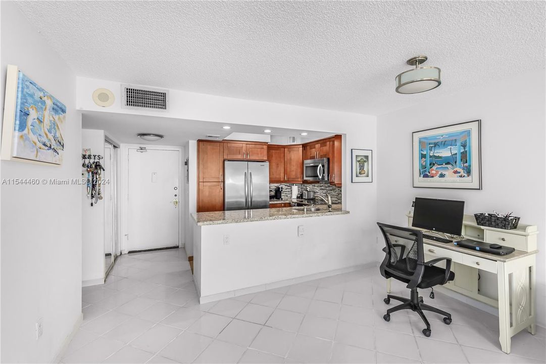 For Sale: $545,000 (1 beds, 1 baths, 659 Square Feet)