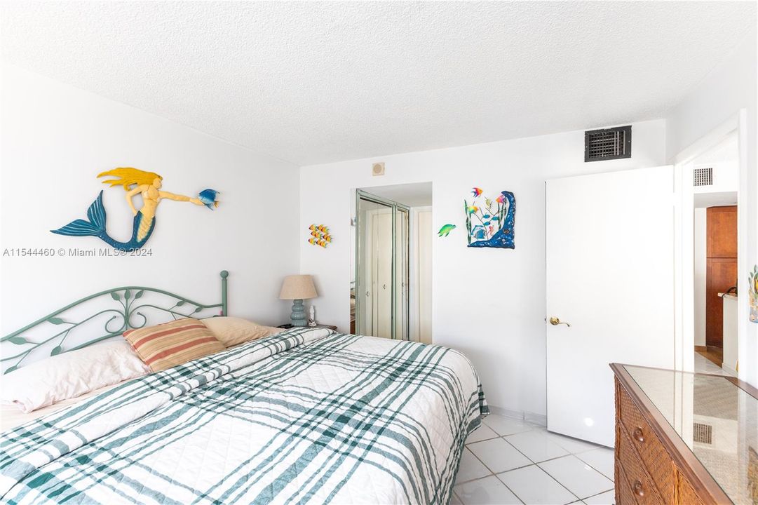 For Sale: $545,000 (1 beds, 1 baths, 659 Square Feet)