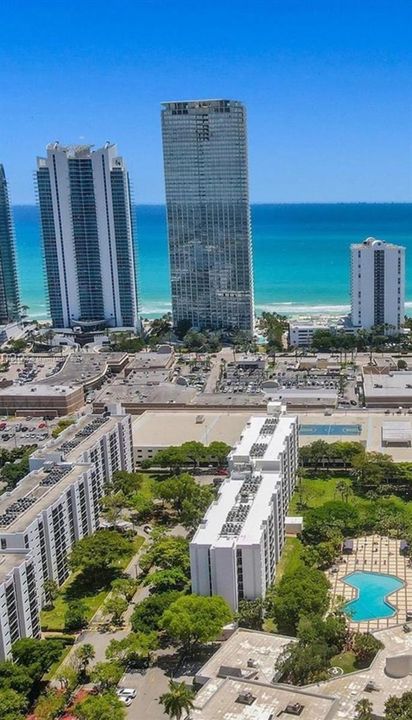 For Sale: $315,000 (1 beds, 1 baths, 767 Square Feet)