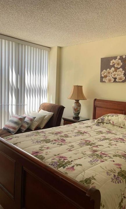 For Sale: $315,000 (1 beds, 1 baths, 767 Square Feet)