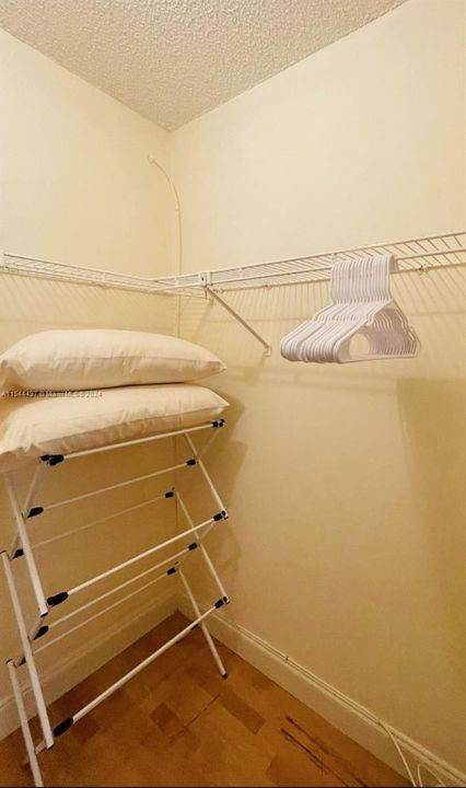 For Sale: $315,000 (1 beds, 1 baths, 767 Square Feet)