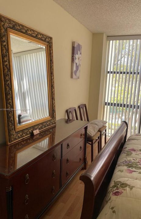 For Sale: $315,000 (1 beds, 1 baths, 767 Square Feet)