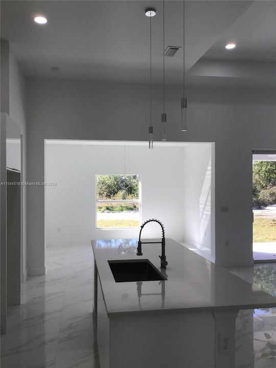 Vendido Recientemente: $470,000 (3 camas, 2 baños, 0 Pies cuadrados)