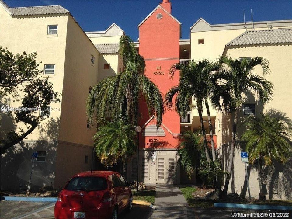 Recently Rented: $2,000 (1 beds, 1 baths, 810 Square Feet)