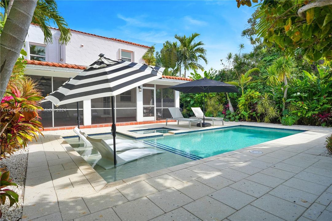 Recently Sold: $2,750,000 (4 beds, 3 baths, 3152 Square Feet)