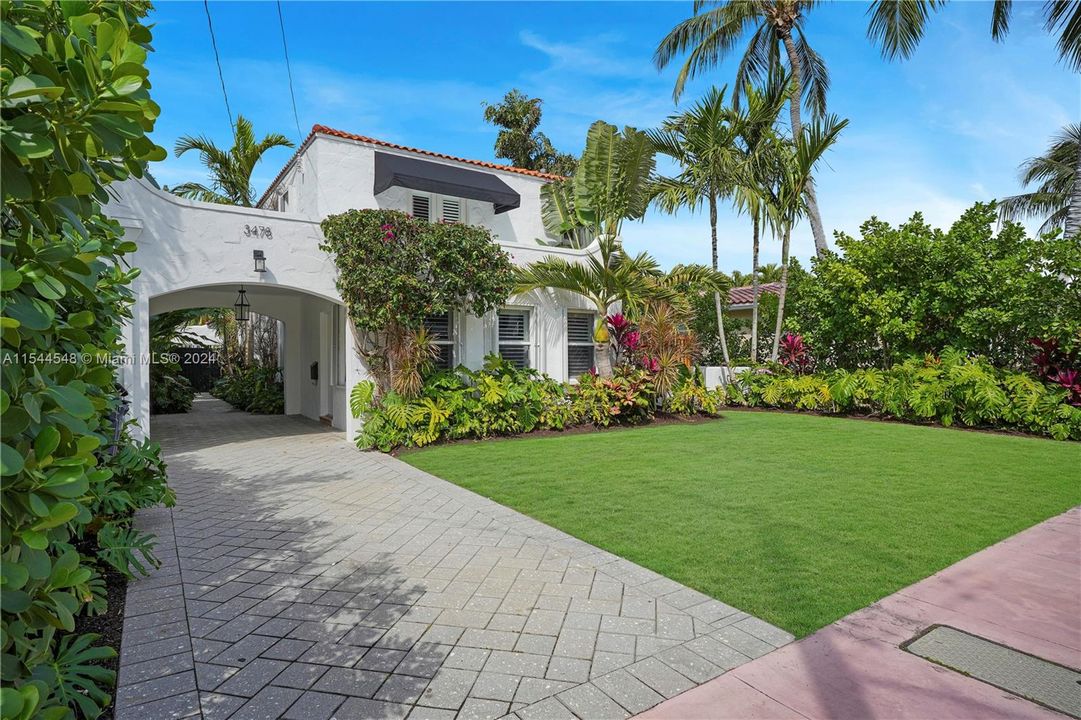 Recently Sold: $2,750,000 (4 beds, 3 baths, 3152 Square Feet)