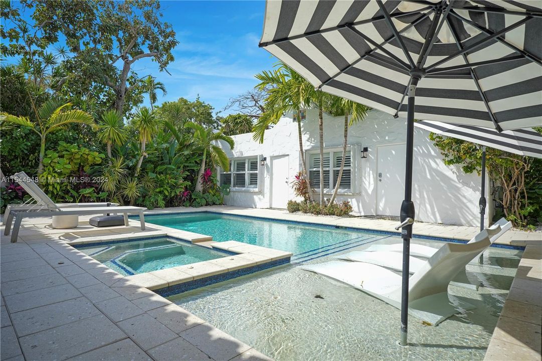 Recently Sold: $2,750,000 (4 beds, 3 baths, 3152 Square Feet)