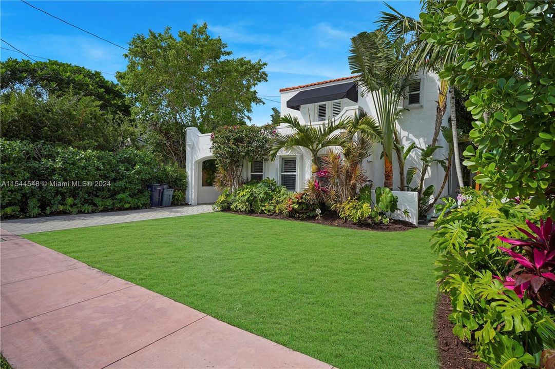 Recently Sold: $2,750,000 (4 beds, 3 baths, 3152 Square Feet)