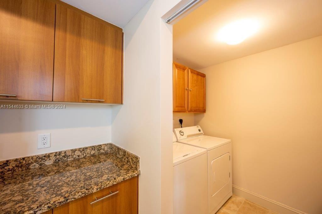 Recently Rented: $3,300 (2 beds, 2 baths, 1331 Square Feet)