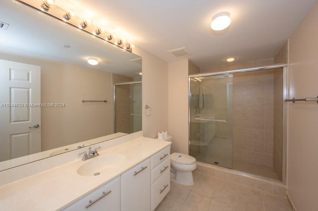 Недавно арендовано: $3,300 (2 спален, 2 ванн, 1331 Квадратных фут)