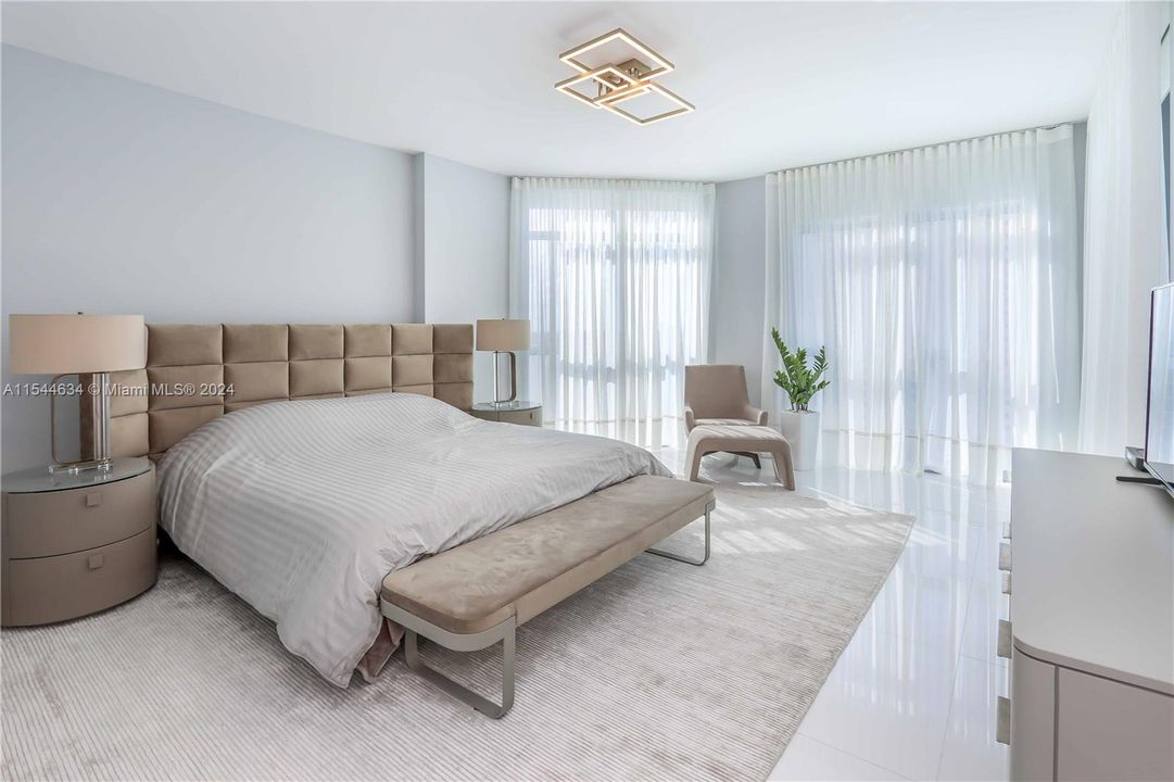For Sale: $1,290,000 (2 beds, 2 baths, 1999 Square Feet)
