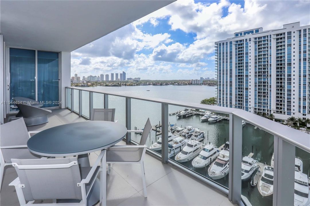 For Sale: $1,290,000 (2 beds, 2 baths, 1999 Square Feet)