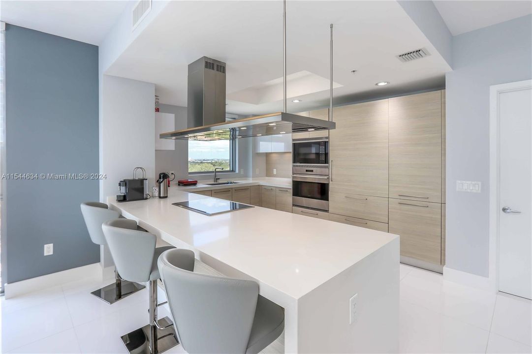 For Sale: $1,290,000 (2 beds, 2 baths, 1999 Square Feet)