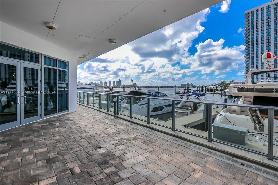 For Sale: $1,290,000 (2 beds, 2 baths, 1999 Square Feet)
