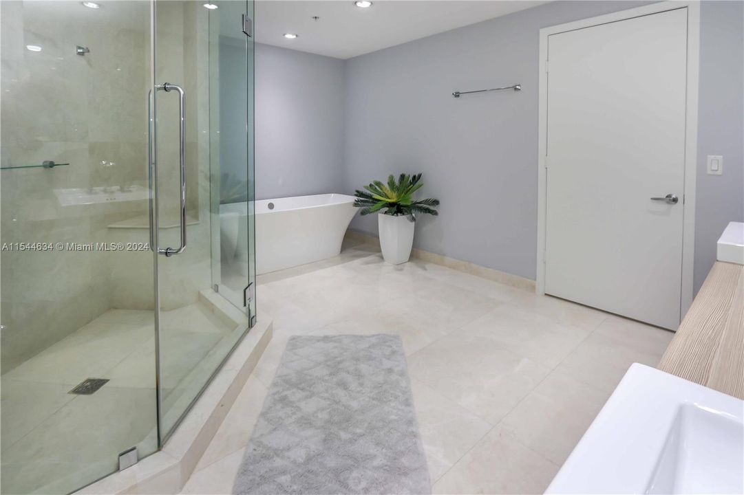 For Sale: $1,290,000 (2 beds, 2 baths, 1999 Square Feet)