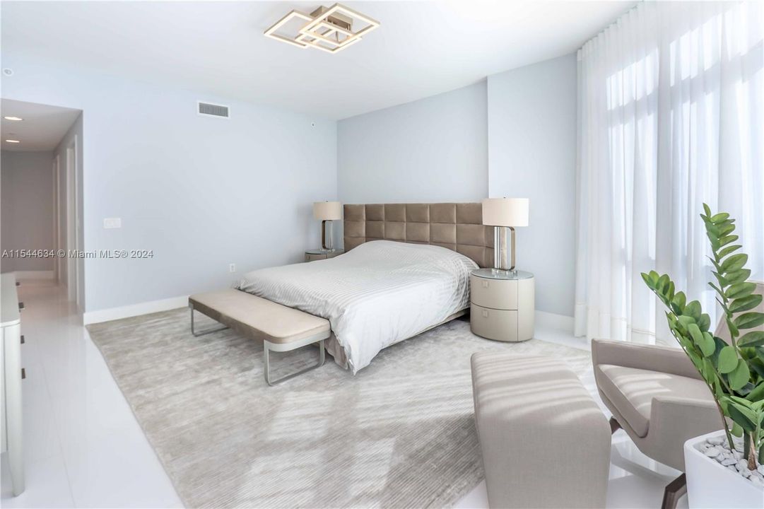 For Sale: $1,290,000 (2 beds, 2 baths, 1999 Square Feet)