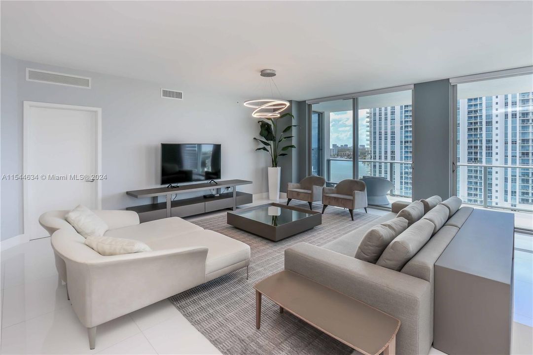 For Sale: $1,290,000 (2 beds, 2 baths, 1999 Square Feet)