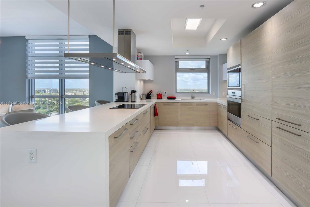 For Sale: $1,290,000 (2 beds, 2 baths, 1999 Square Feet)