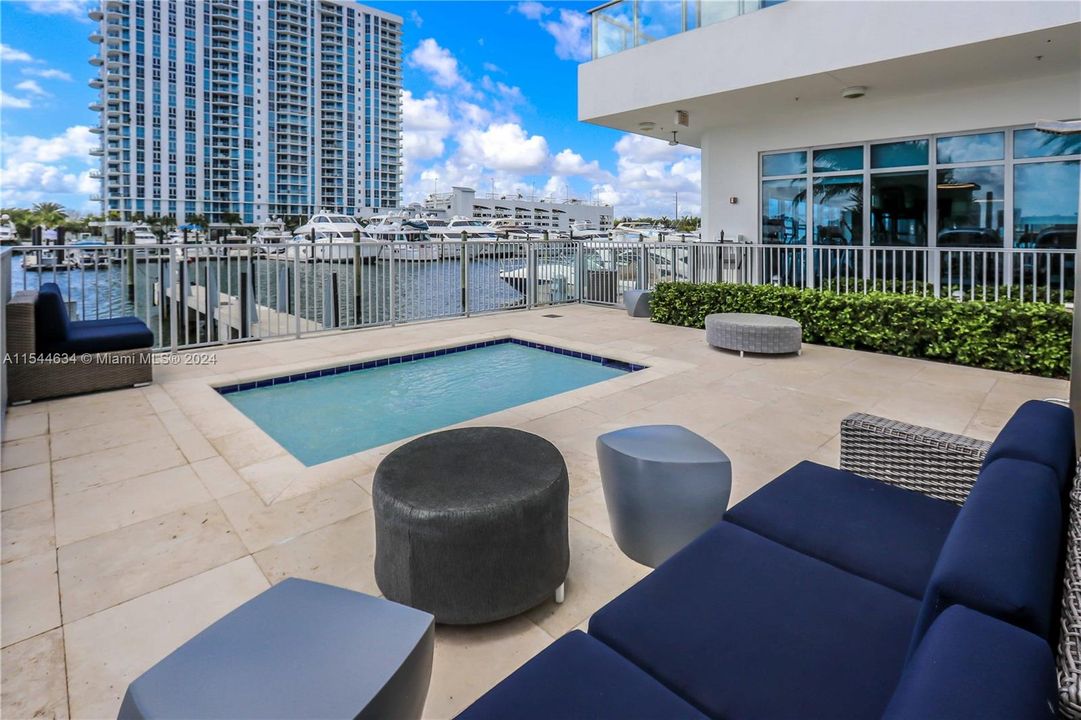 For Sale: $1,290,000 (2 beds, 2 baths, 1999 Square Feet)