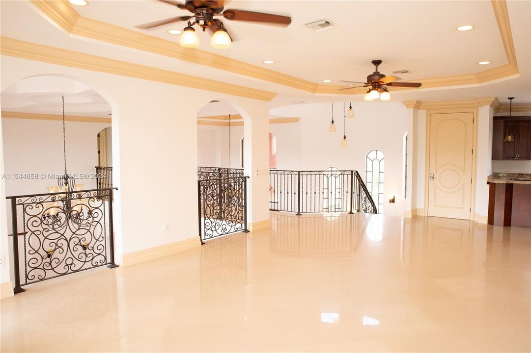 Vendido Recientemente: $3,599,000 (6 camas, 6 baños, 7402 Pies cuadrados)