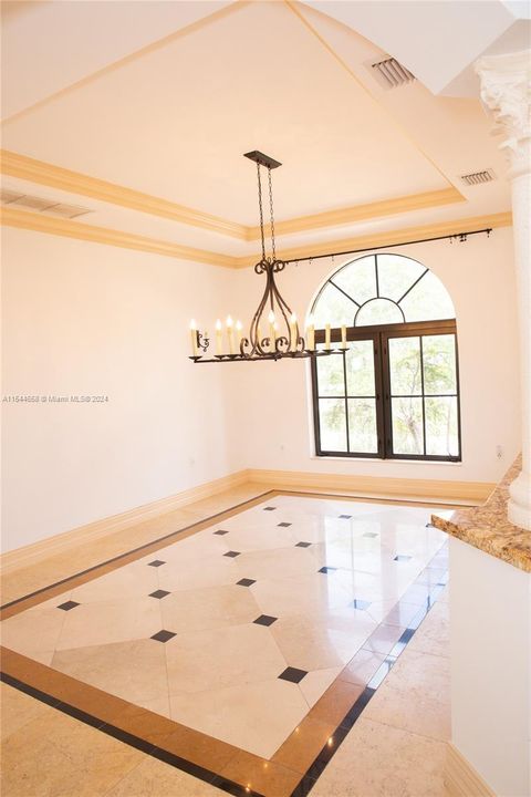 Vendido Recientemente: $3,599,000 (6 camas, 6 baños, 7402 Pies cuadrados)