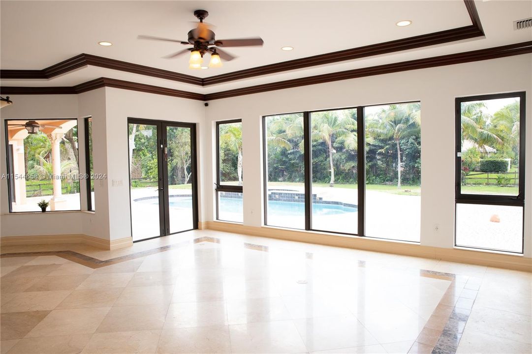 Vendido Recientemente: $3,599,000 (6 camas, 6 baños, 7402 Pies cuadrados)