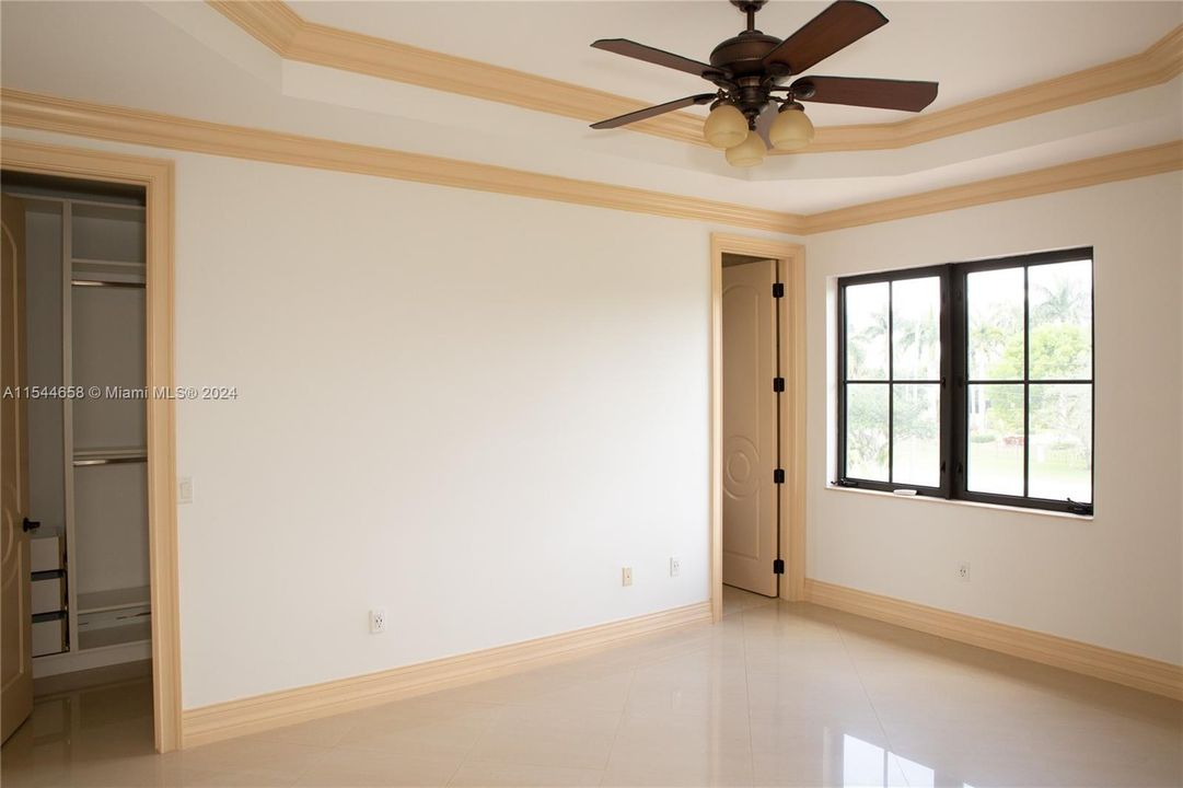 Vendido Recientemente: $3,599,000 (6 camas, 6 baños, 7402 Pies cuadrados)