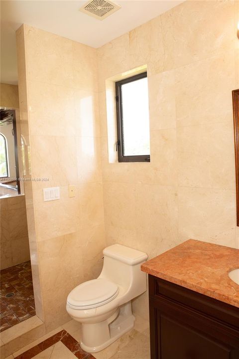 Vendido Recientemente: $3,599,000 (6 camas, 6 baños, 7402 Pies cuadrados)