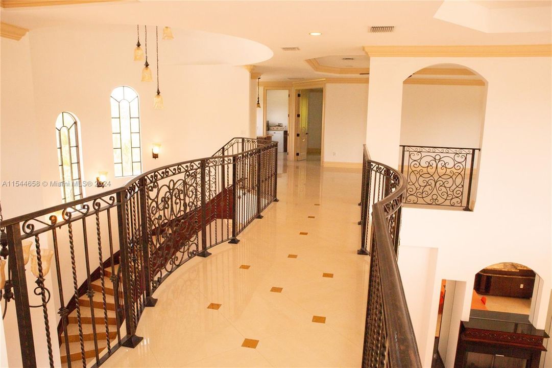 Vendido Recientemente: $3,599,000 (6 camas, 6 baños, 7402 Pies cuadrados)