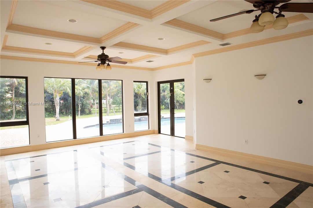 Vendido Recientemente: $3,599,000 (6 camas, 6 baños, 7402 Pies cuadrados)