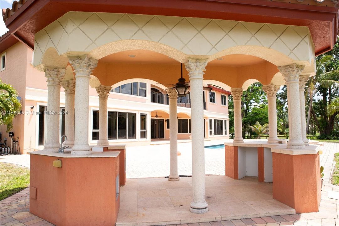 Vendido Recientemente: $3,599,000 (6 camas, 6 baños, 7402 Pies cuadrados)