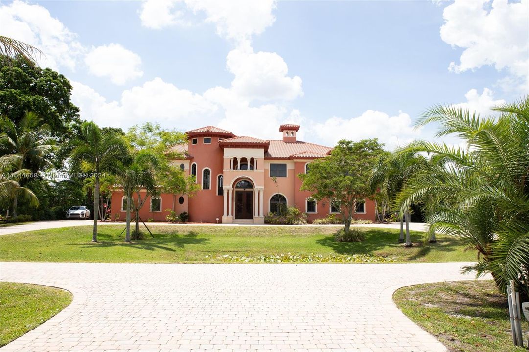 Vendido Recientemente: $3,599,000 (6 camas, 6 baños, 7402 Pies cuadrados)