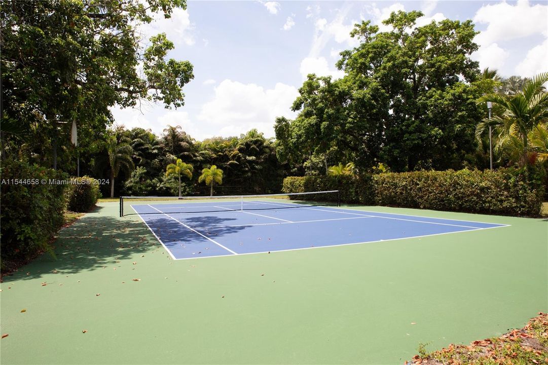 Vendido Recientemente: $3,599,000 (6 camas, 6 baños, 7402 Pies cuadrados)