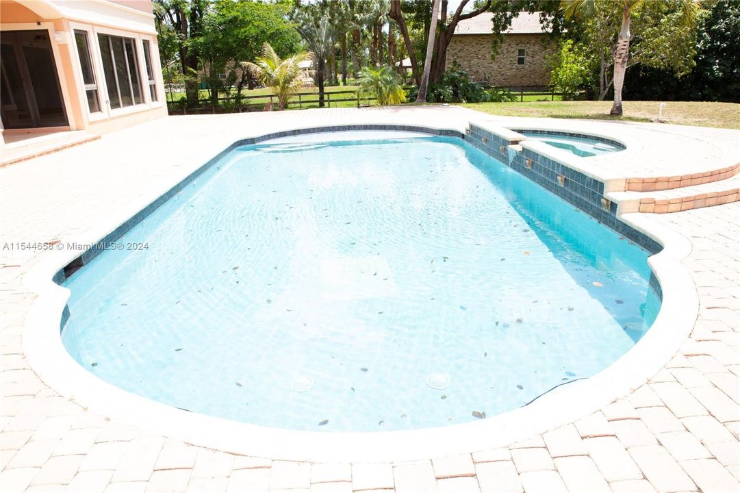 Vendido Recientemente: $3,599,000 (6 camas, 6 baños, 7402 Pies cuadrados)