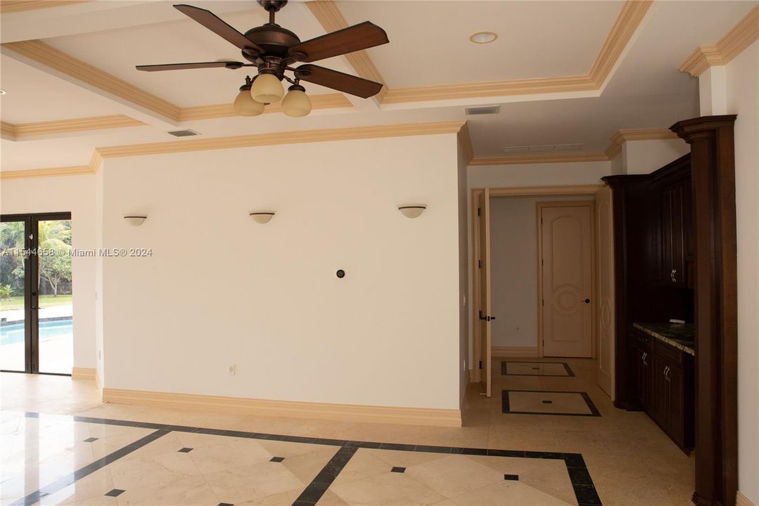 Vendido Recientemente: $3,599,000 (6 camas, 6 baños, 7402 Pies cuadrados)