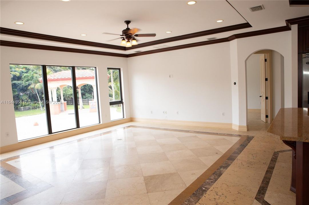 Vendido Recientemente: $3,599,000 (6 camas, 6 baños, 7402 Pies cuadrados)