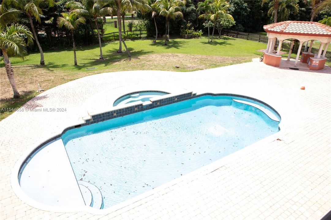 Vendido Recientemente: $3,599,000 (6 camas, 6 baños, 7402 Pies cuadrados)