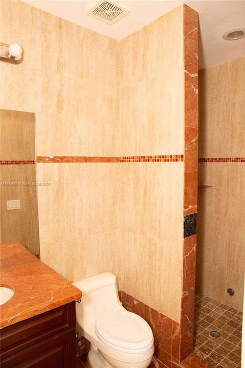 Vendido Recientemente: $3,599,000 (6 camas, 6 baños, 7402 Pies cuadrados)