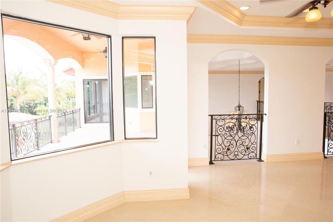 Vendido Recientemente: $3,599,000 (6 camas, 6 baños, 7402 Pies cuadrados)