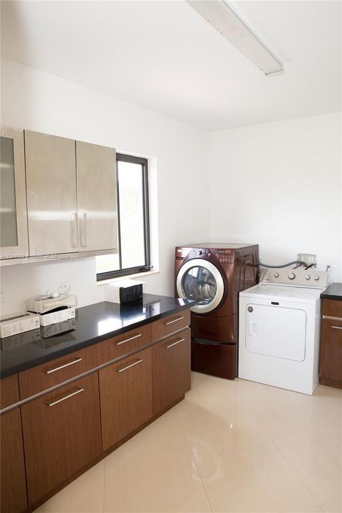 Vendido Recientemente: $3,599,000 (6 camas, 6 baños, 7402 Pies cuadrados)