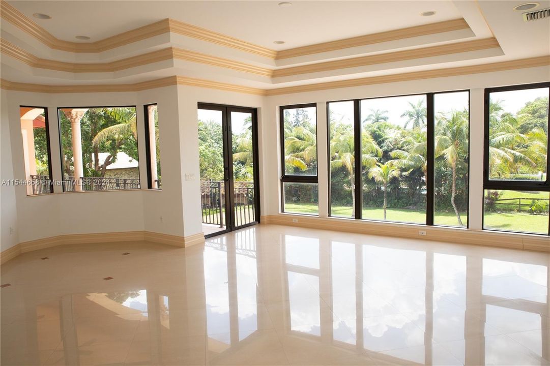 Vendido Recientemente: $3,599,000 (6 camas, 6 baños, 7402 Pies cuadrados)