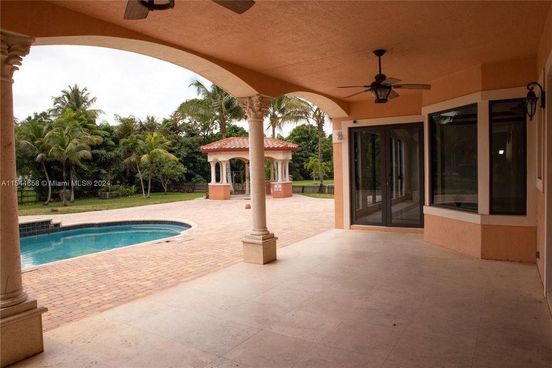 Vendido Recientemente: $3,599,000 (6 camas, 6 baños, 7402 Pies cuadrados)