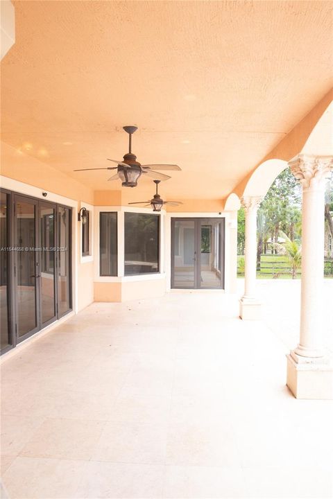 Vendido Recientemente: $3,599,000 (6 camas, 6 baños, 7402 Pies cuadrados)