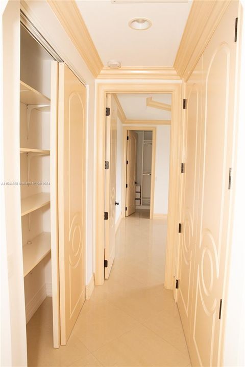 Vendido Recientemente: $3,599,000 (6 camas, 6 baños, 7402 Pies cuadrados)