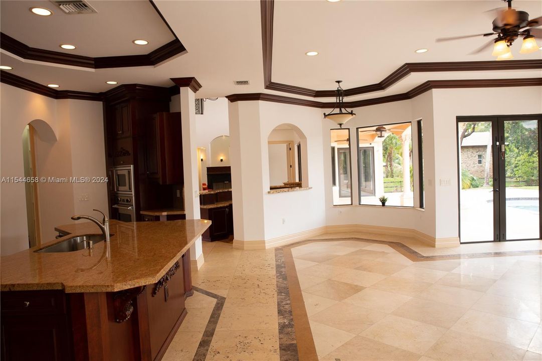 Vendido Recientemente: $3,599,000 (6 camas, 6 baños, 7402 Pies cuadrados)