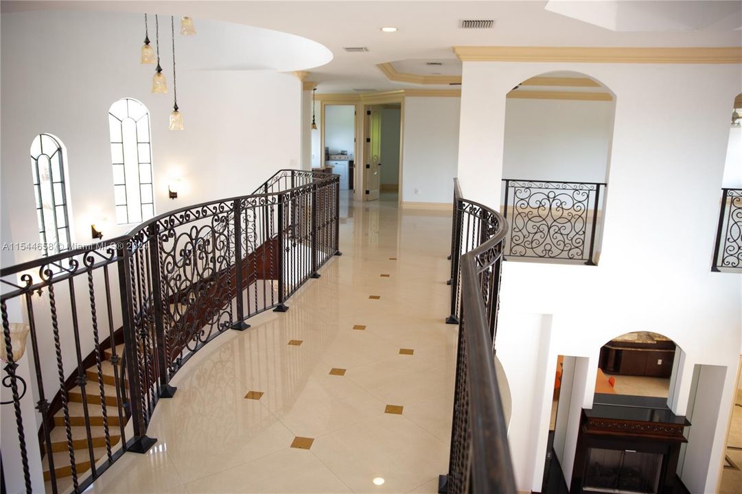 Vendido Recientemente: $3,599,000 (6 camas, 6 baños, 7402 Pies cuadrados)