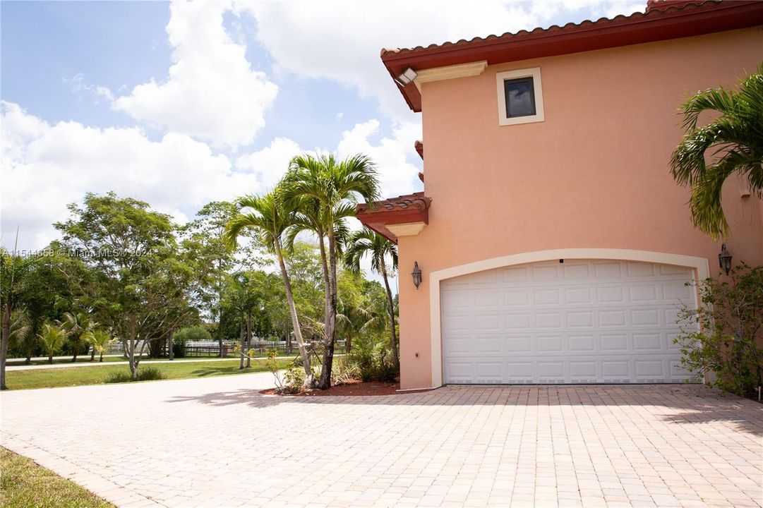 Vendido Recientemente: $3,599,000 (6 camas, 6 baños, 7402 Pies cuadrados)