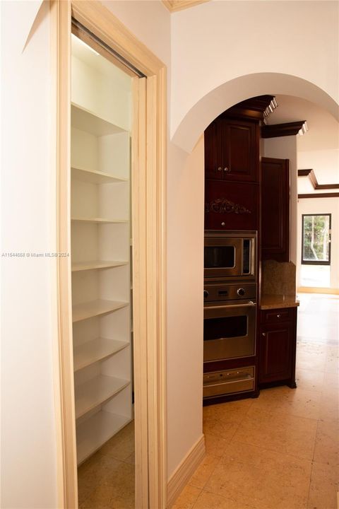 Vendido Recientemente: $3,599,000 (6 camas, 6 baños, 7402 Pies cuadrados)