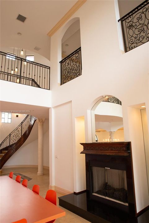 Vendido Recientemente: $3,599,000 (6 camas, 6 baños, 7402 Pies cuadrados)