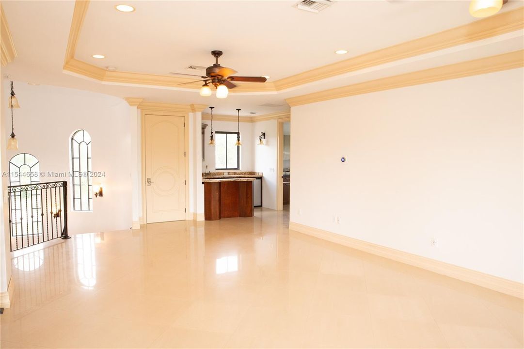 Vendido Recientemente: $3,599,000 (6 camas, 6 baños, 7402 Pies cuadrados)